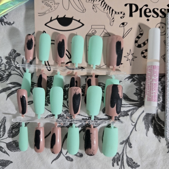 Press on Nails by Fingernails are Pretty - Picture 3 of 4